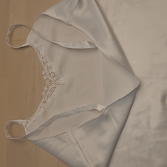 EUC VTG 1980s Chic by h.i.s White Satin Feel Lace Neckline Camisole - Picture 11 of 11